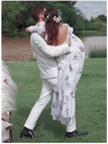 เดรสผ้าคอตตอนสีขาวปักลาย