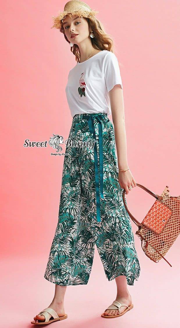 เสื้อคอกลมแขนสั้นปักรุปนกฟามิงโก้