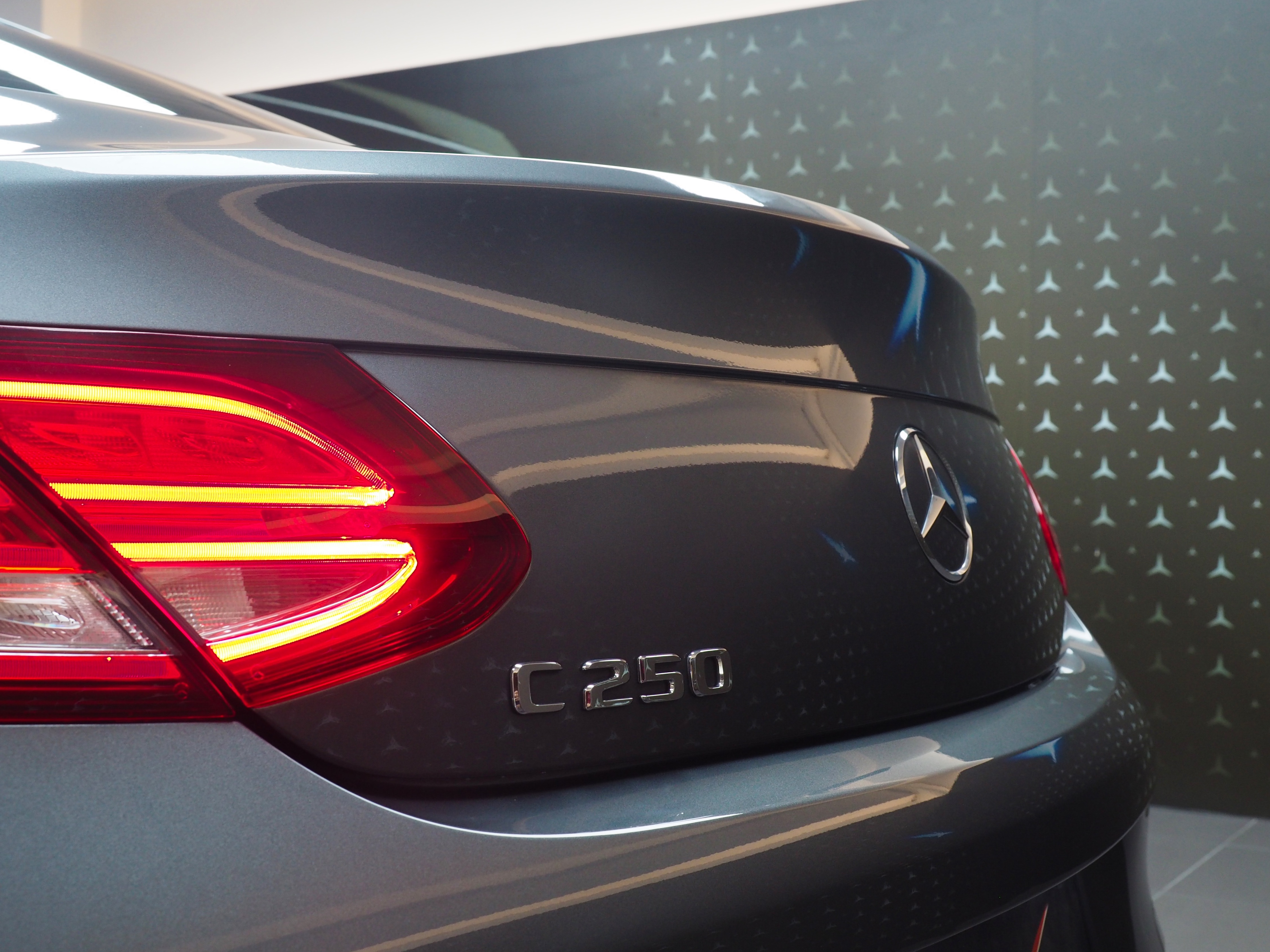 จองแล้ว C250 Coupe AMG W205