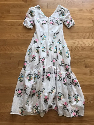 เดรสผ้าคอตตอนสีขาวปักลาย