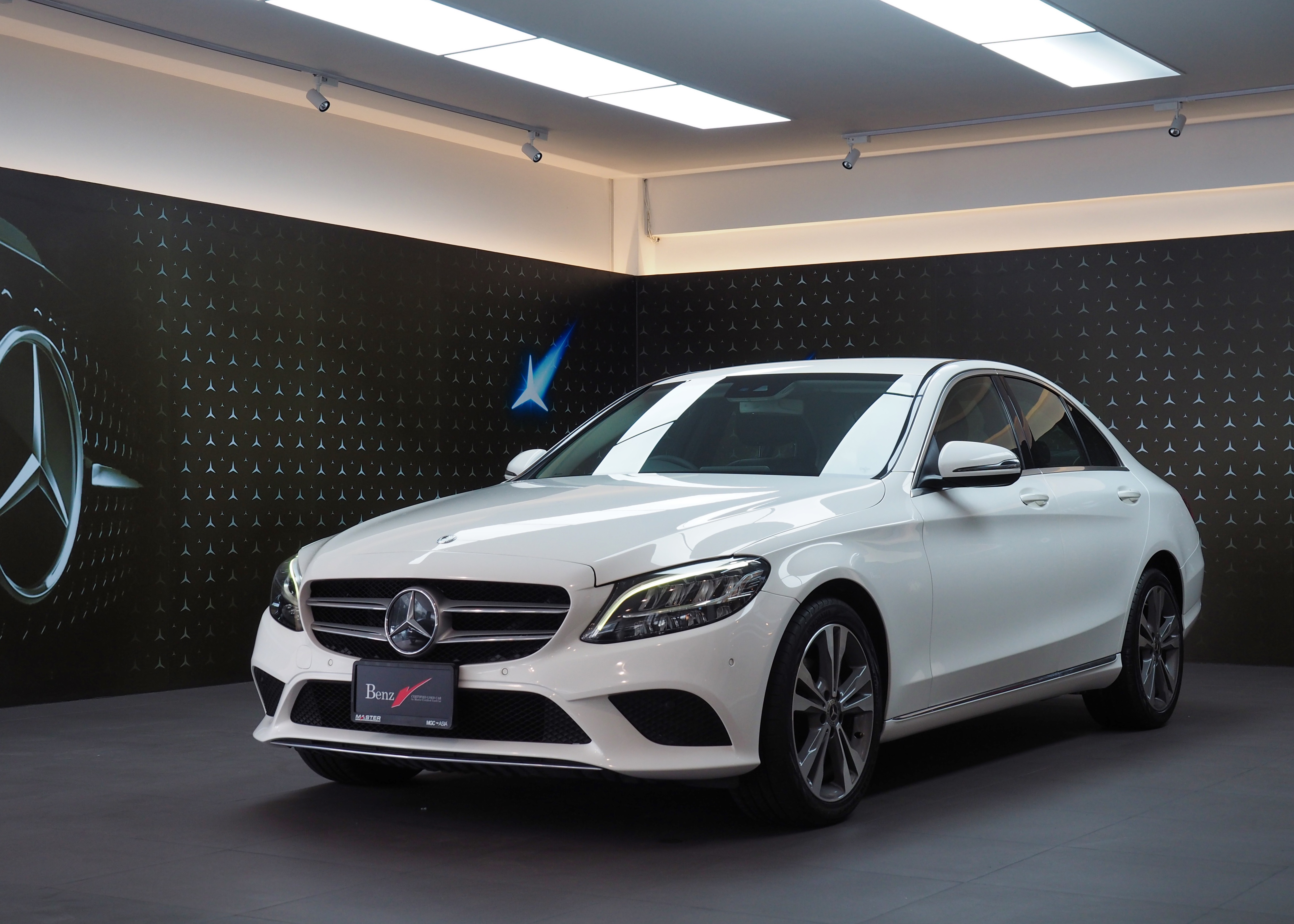 จองแล้ว C220d Avantgarde W205