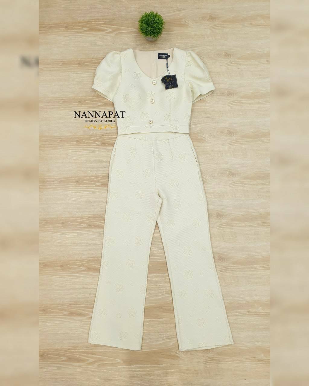 เสื้อซิปหลัง แต่กระดุมน่ารักๆ