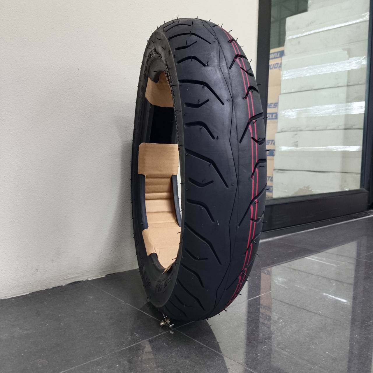 ยางนอกมอเตอร์ไซค์ ขอบ 12 รุ่น K20 ยี่ห้อ KOOGAR ( ยางเรเดียล ไม่ต้องใช้ยางใน) ขนาด 90/90-12 ,100/90-12 ,110/90-12