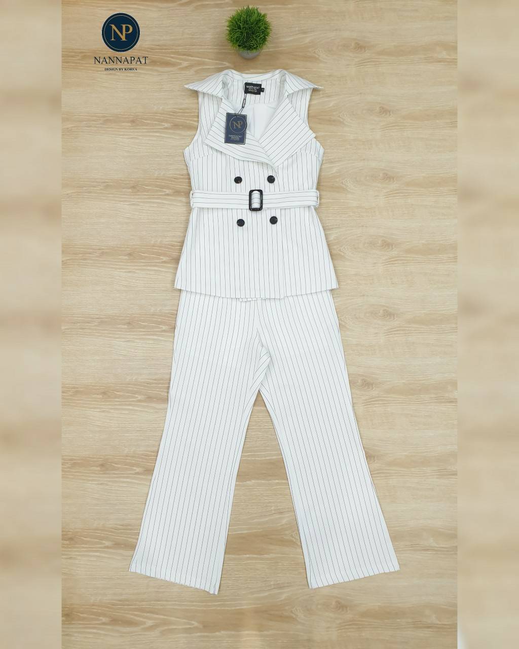 เสื้อคอปกกระดุมหน้ามีเข็มขัด