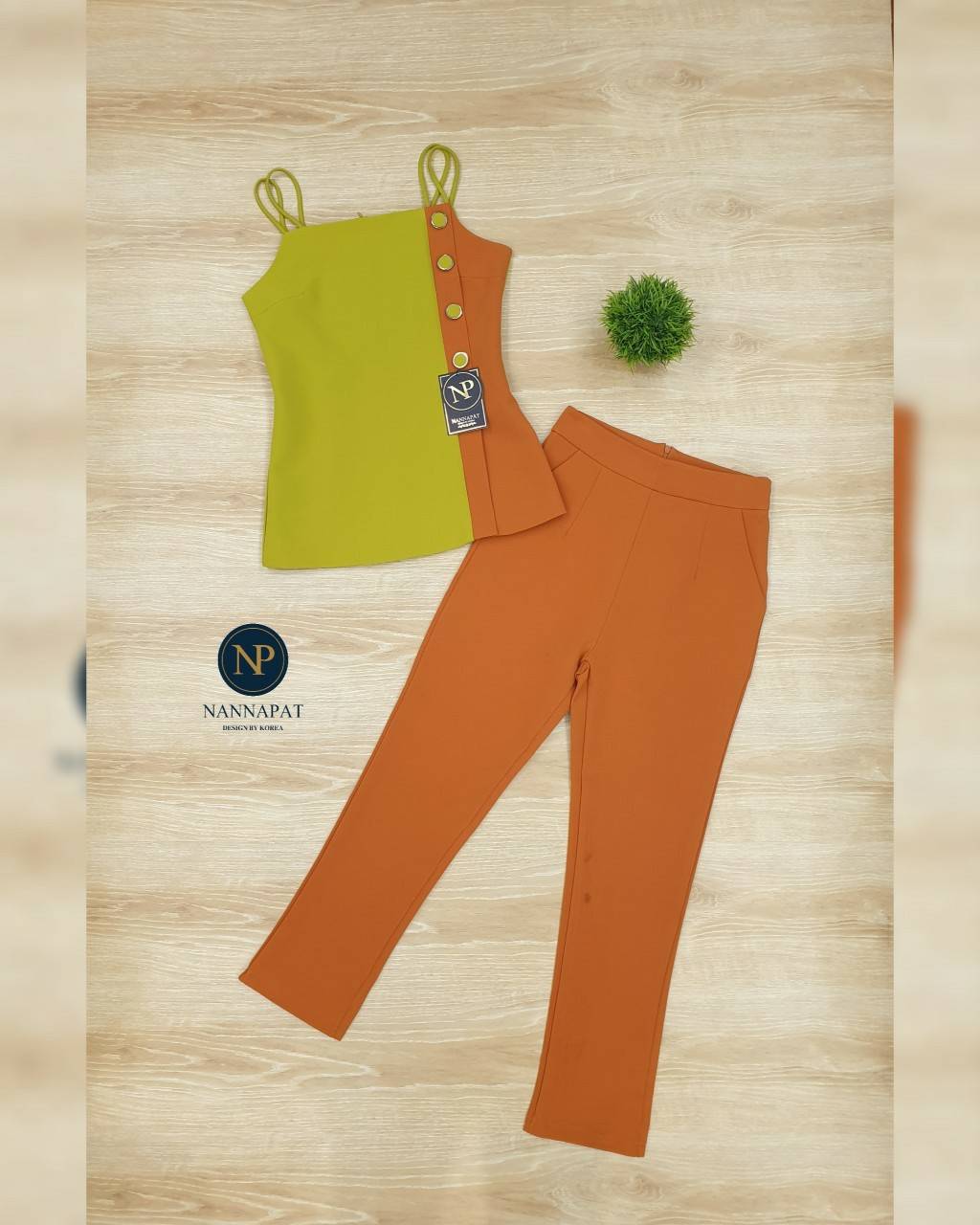 เสื้อทูโทน ซิปหลัง แต่งกระดุมเก๋ๆ