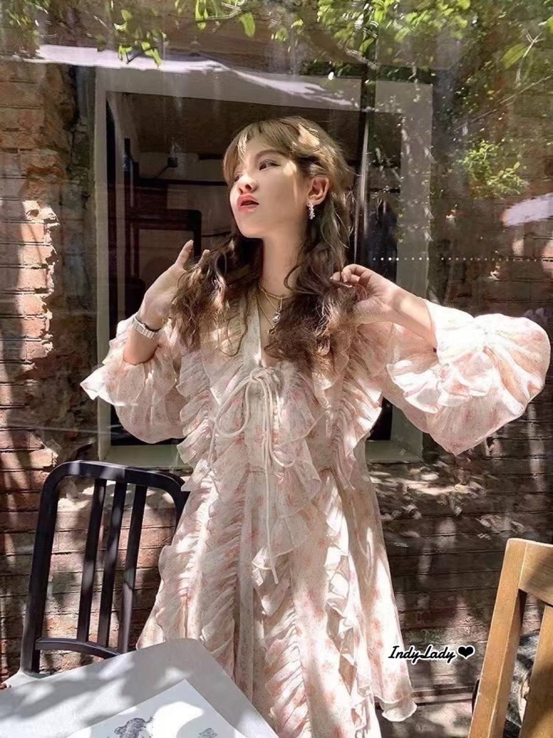 นิเดรส แขนยาว แต่งระบาย