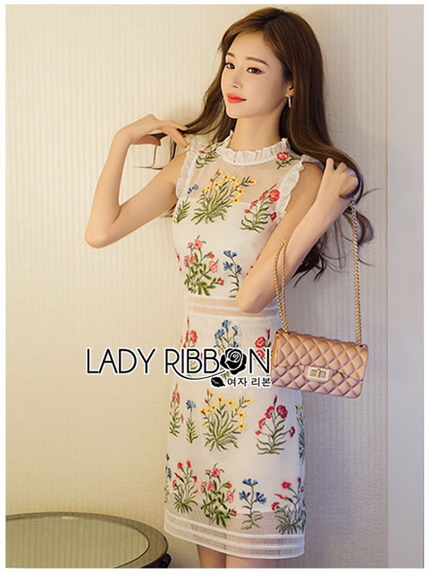 Dress เดรสผ้าลายตารางปักลายดอกไม้