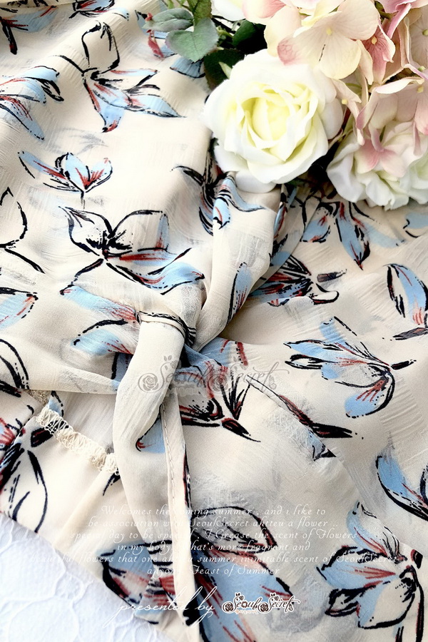 เสื้อเชิ๊ทเนื้อผ้าชีฟองแบบโปร่งพิมพ์ลายดอกไม้สีฟ้า