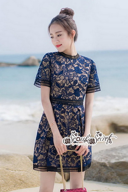 เดรสเนื้อผ้าทอลายลูกไม้แบบโปร่ง
