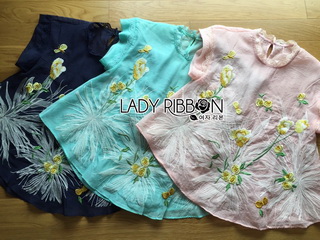 Lady Ribbon Online ขายส่งเสื้อผ้าออนไลน์ Lady Ribbon LR02040816 🎀 Lady Ribbon's Made 🎀 Lady Grace Pastel Floral Embroidered Blouse