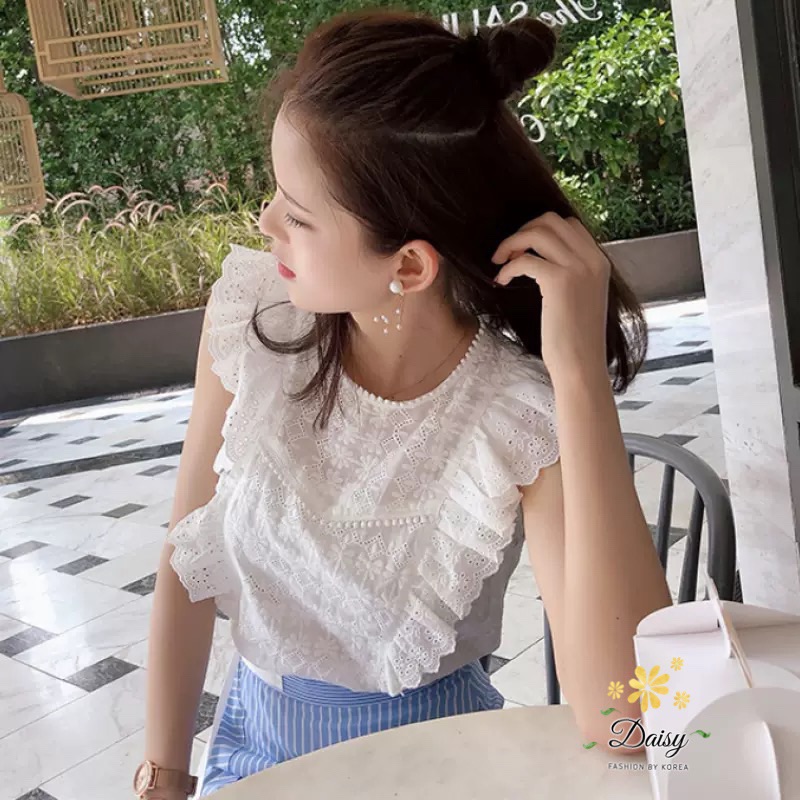 เสื้อลูกไม้ผ้าคอตตอนคอกลม แต่งระบาย