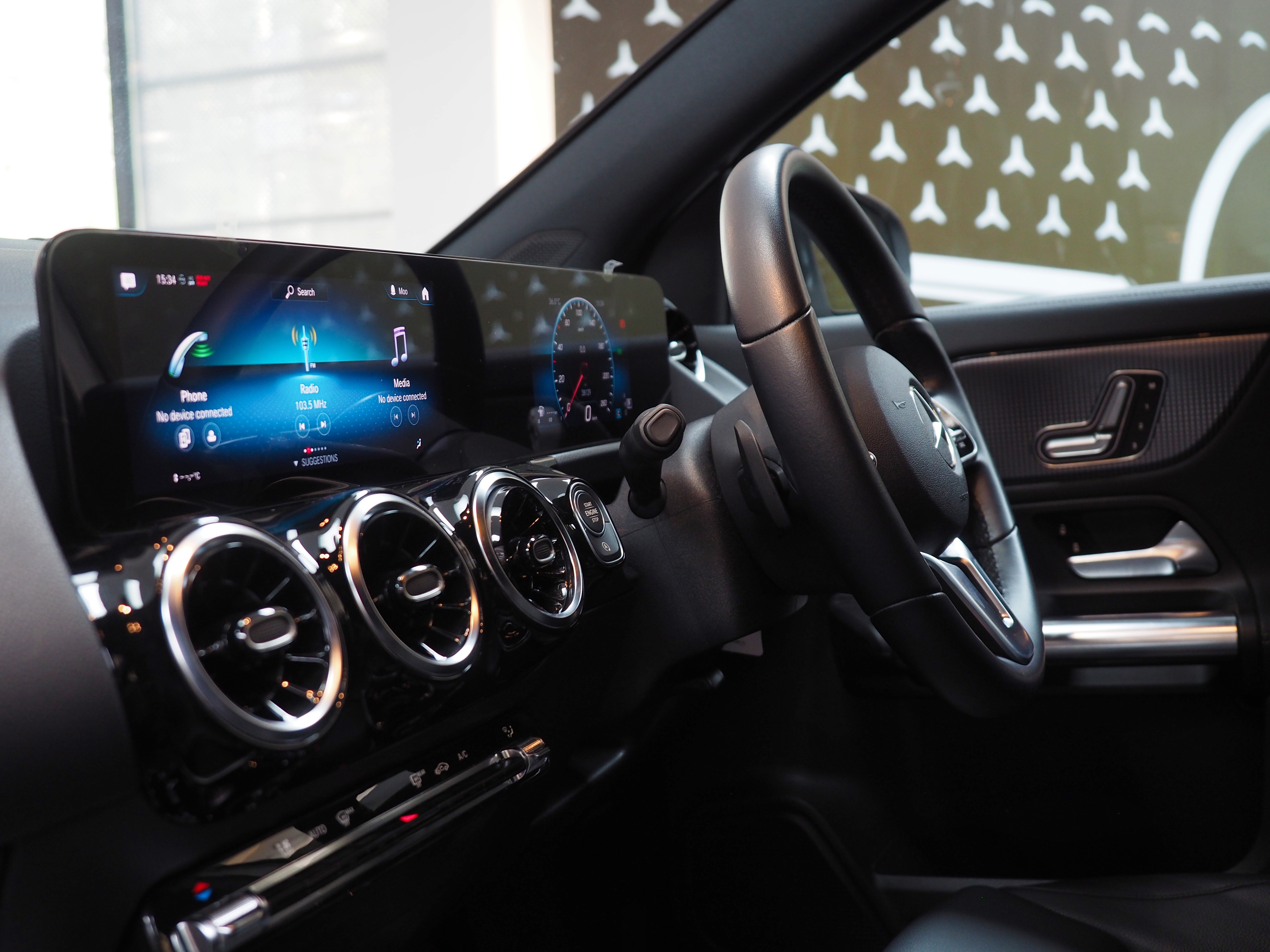 จองแล้ว GLA200 Progressive W177