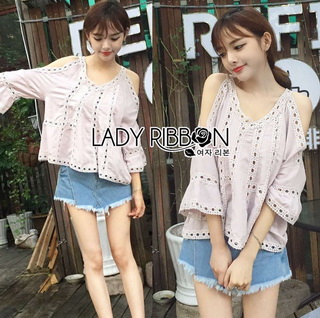 LR17220816 🎀 Lady Ribbon's Made 🎀 Lady Karlie Cut-Out Off-Shoulder Embroidered Cotton Blouse เสื้อผ้าคอตตอ
