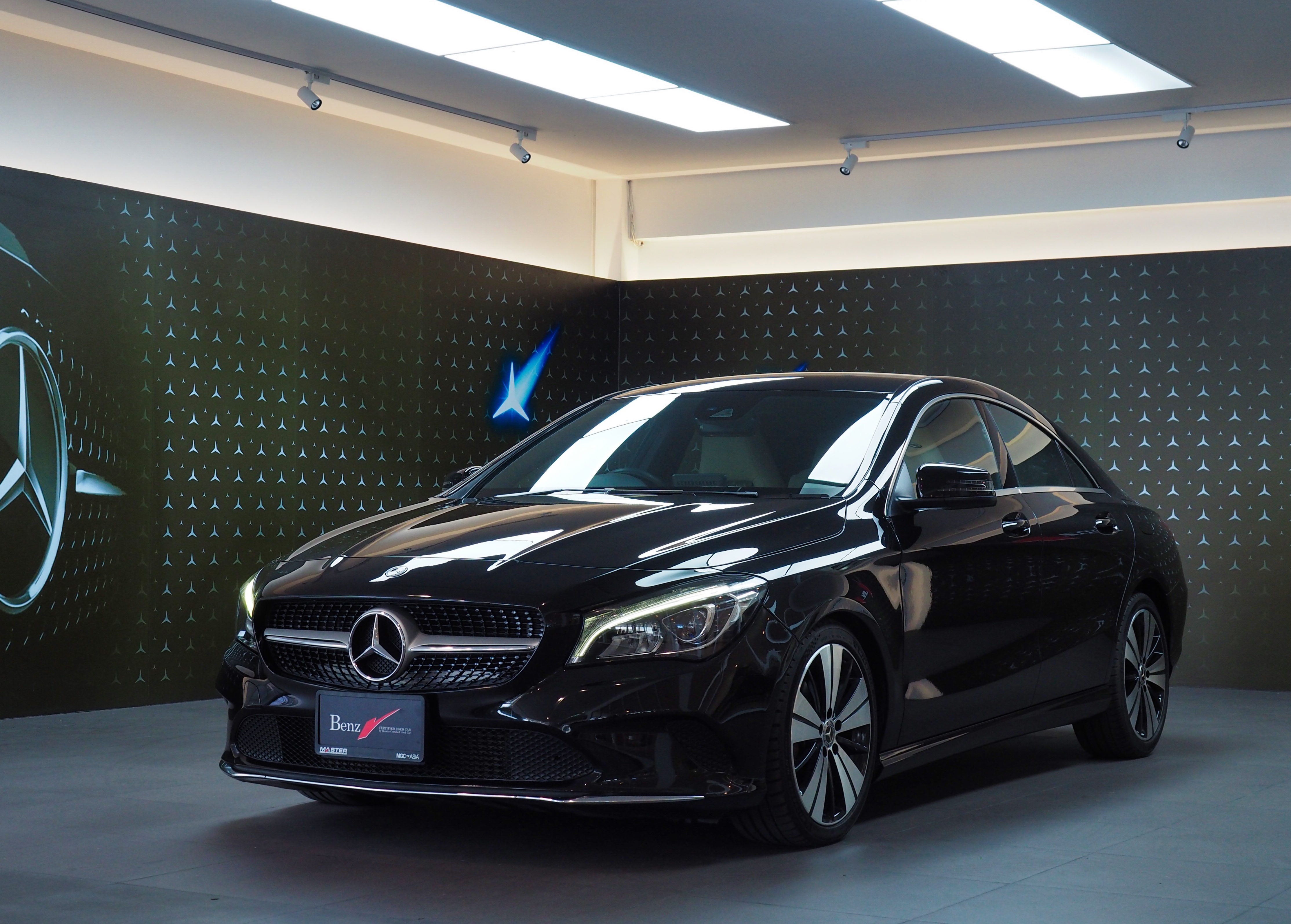 จองแล้ว CLA200 Urban W117