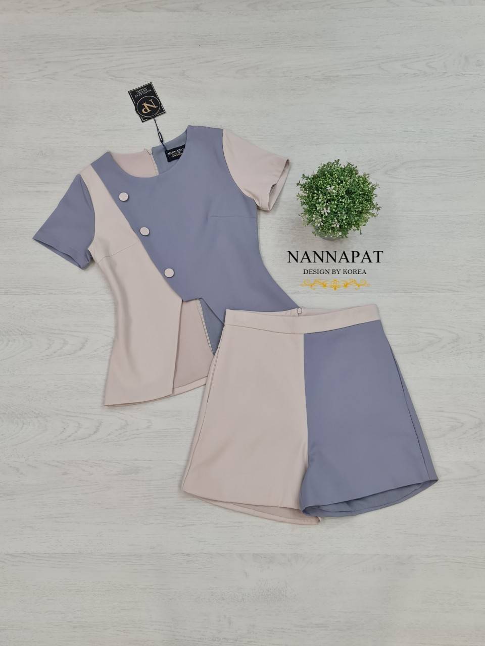 เสื้อทูโทนแต่งกระดุมข้าง