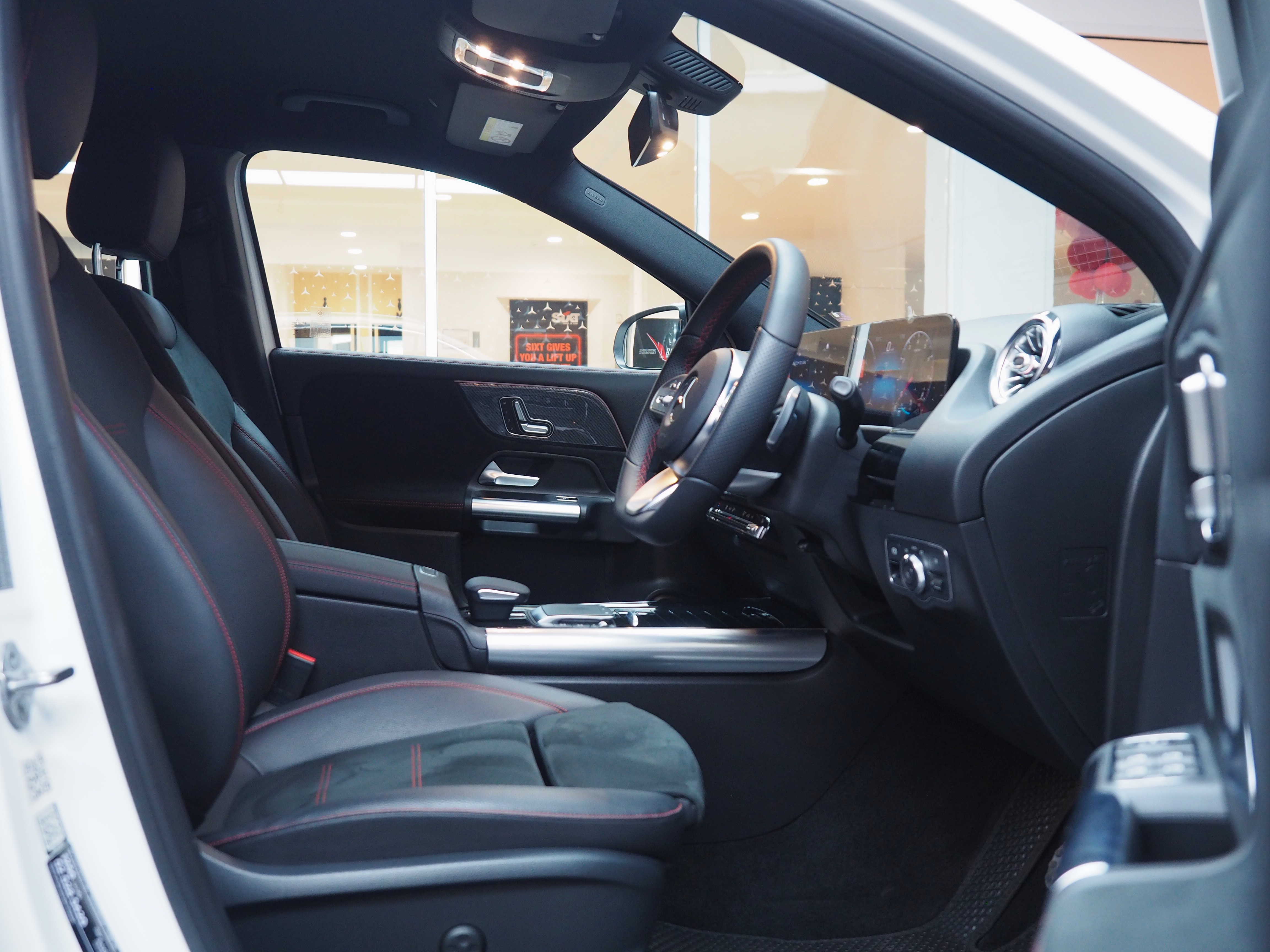 จองแล้ว GLA200 AMG Dynamic W247