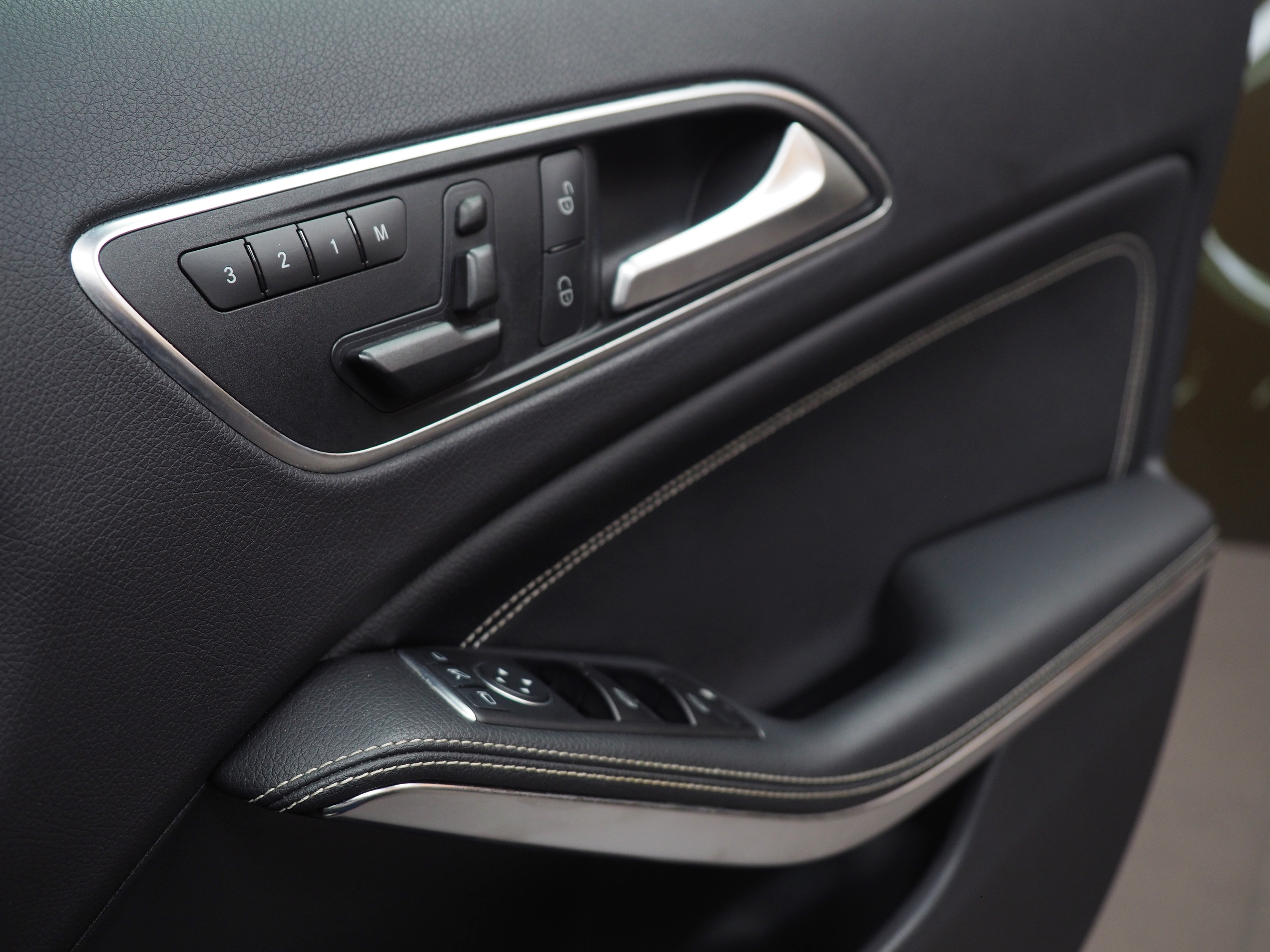 จองแล้ว GLA200 Urban W156