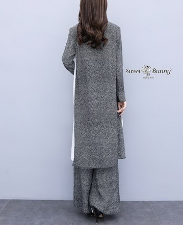 ผ้าพิมพ์ลายทางริ้วสีขาวสลับเทา เสื้อคลุมยาว