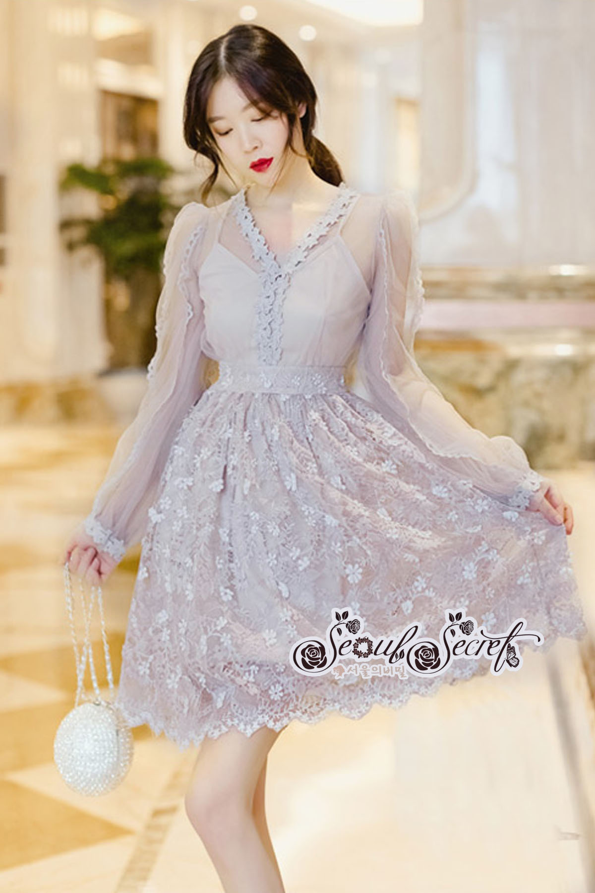 มินิเดรสสวยหรู โทนสีนู๊ดลุคสาวแฟชั่นนิสตร้า