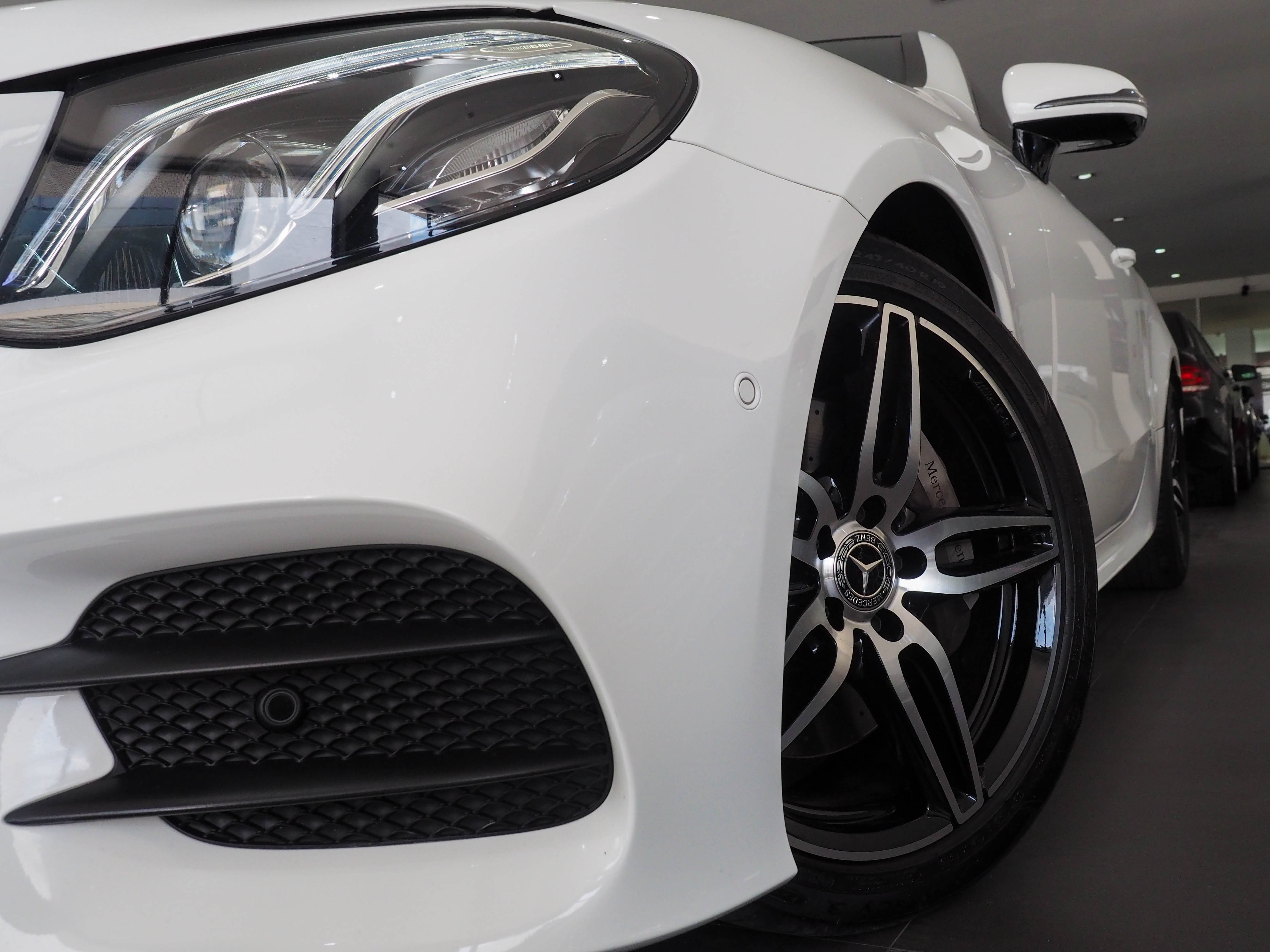 จองแล้ว E300 Coupe AMG W238