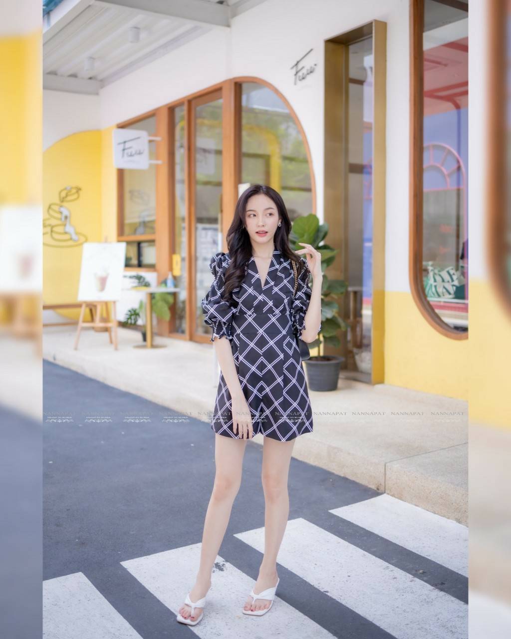 เพลสูทซิปหลังแต่งจีบแขนพองสีดำ