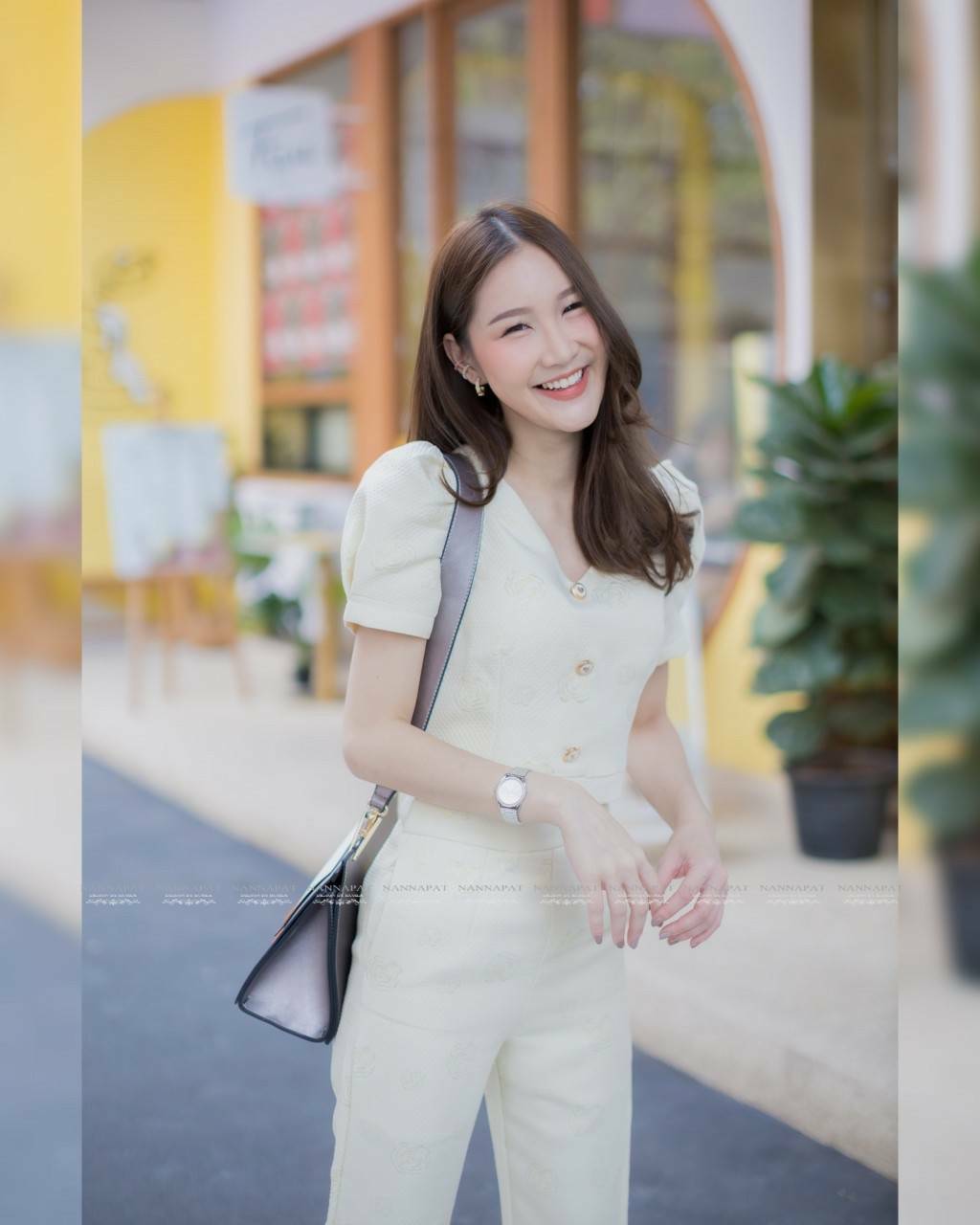 เสื้อซิปหลัง แต่กระดุมน่ารักๆ