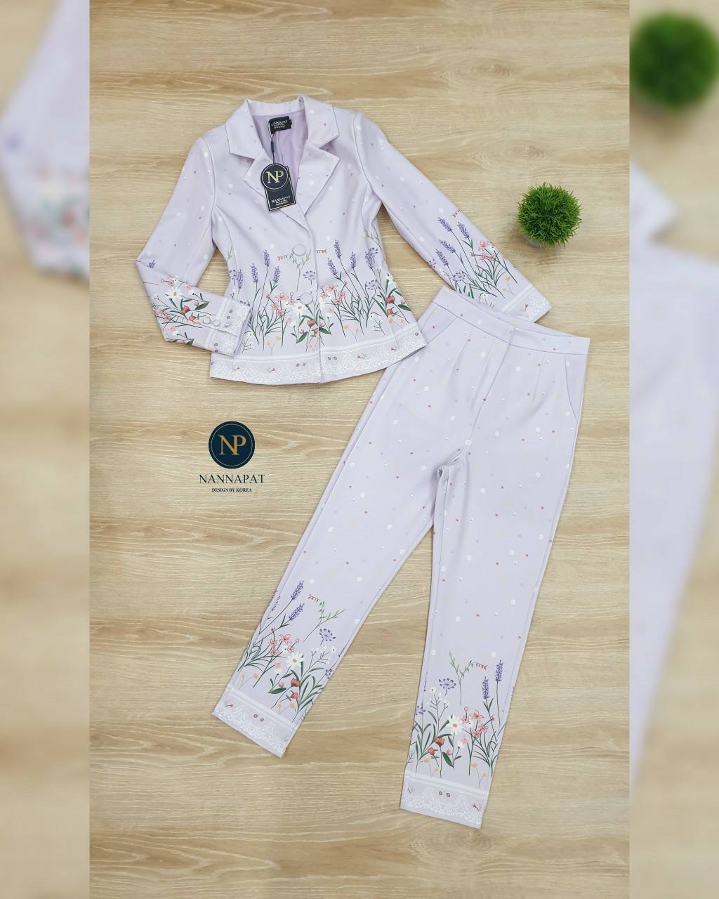 เสื้อทรงสูทกางเกงเข้ารูป