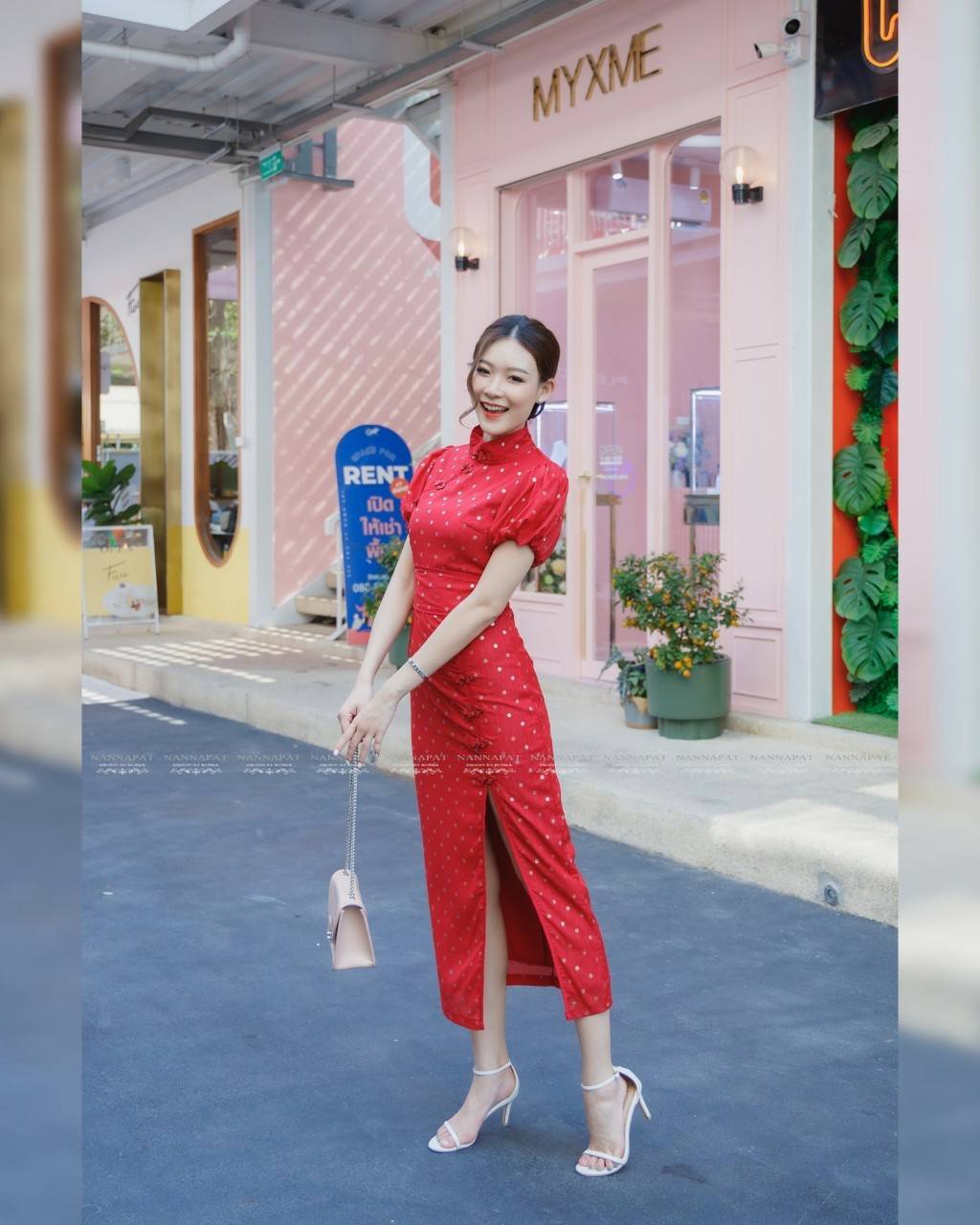 Dress แดงกี่เพ้าที่ Hot hit