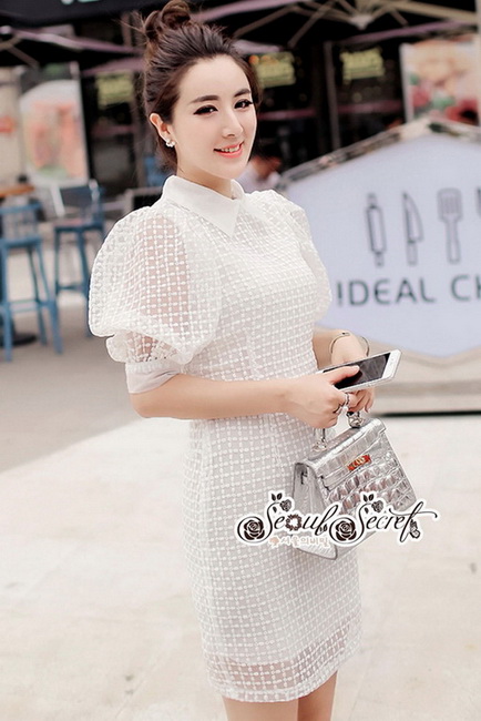 เดรสสีขาวเนื้อผ้า Tulle แบบโปร่ง