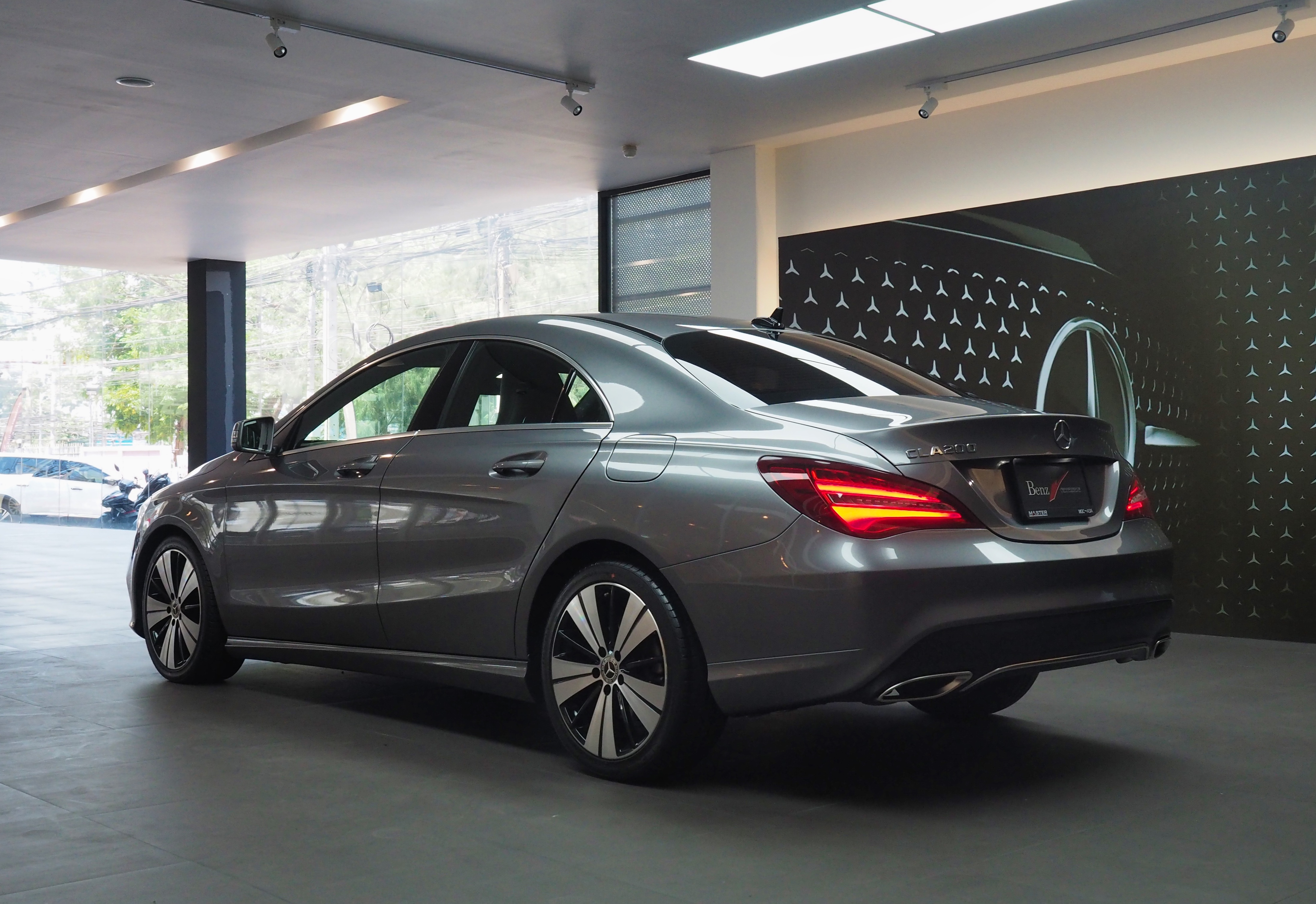 จองแล้ว CLA200 Urban W117