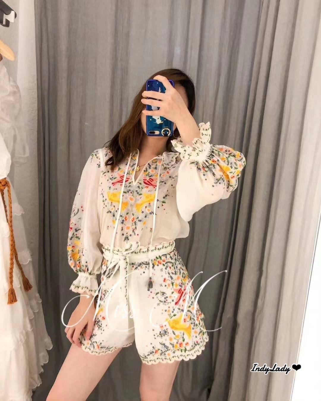 ตัวเสื้อแขนยาวปลายแขนแต่งระบาย