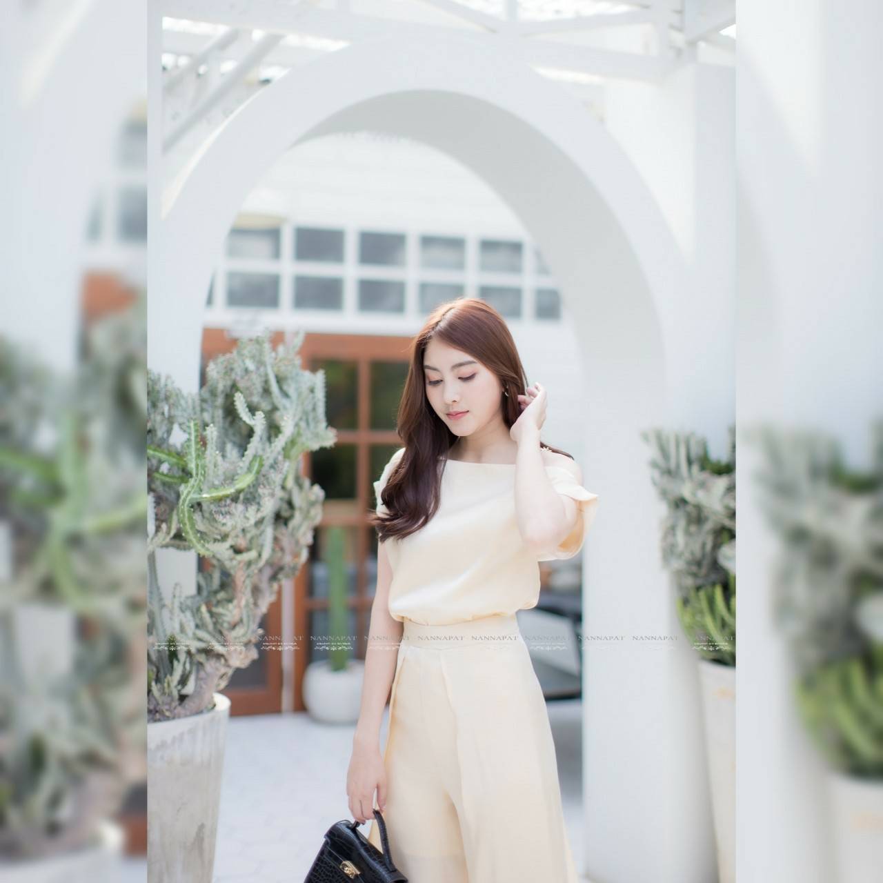 เสื้อสวมหัวไหล่โซ่ต่างระดับกางเกงขายาว