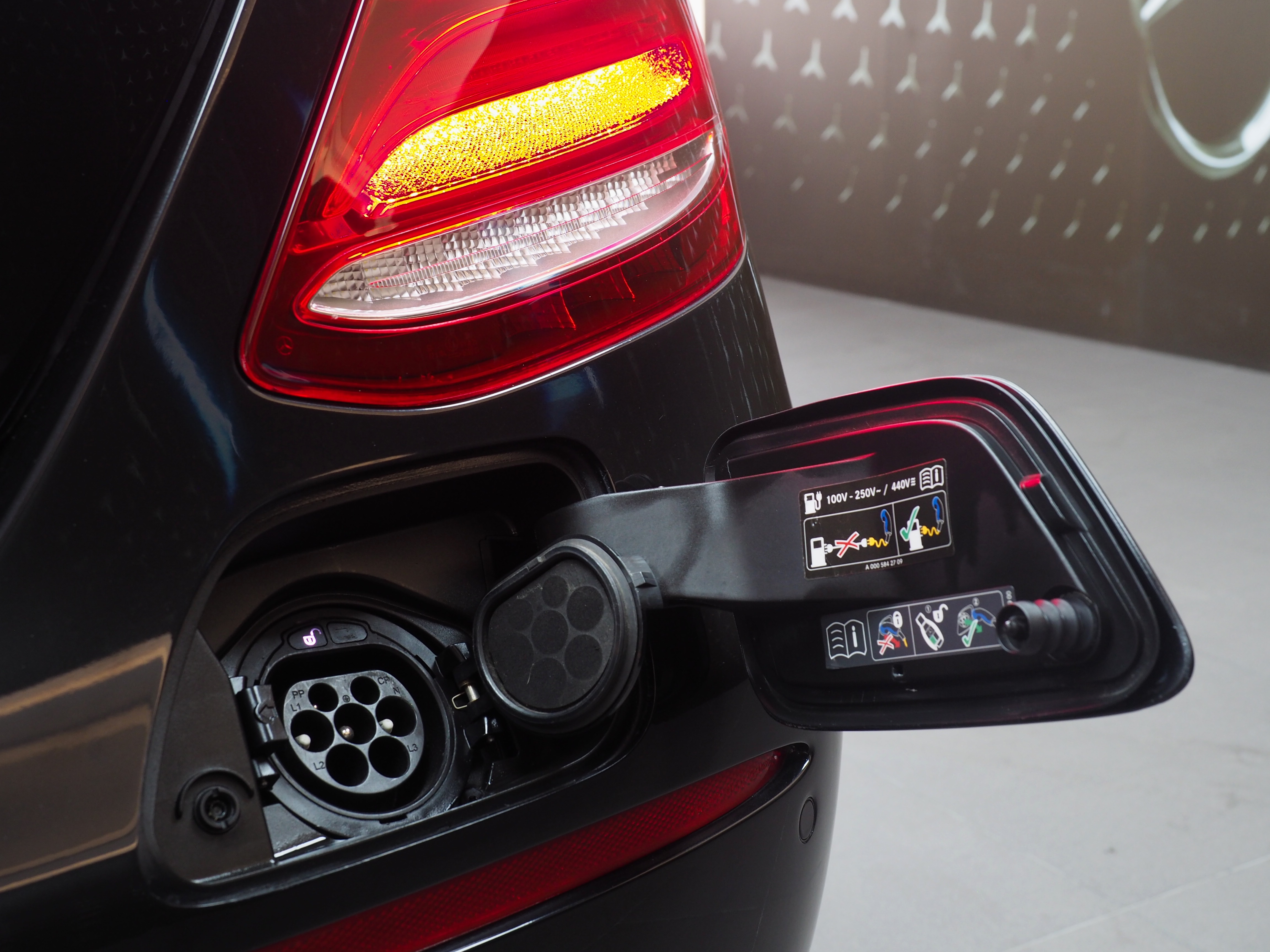 จองแล้ว E350e Exclusive Plug In Hybrid W213