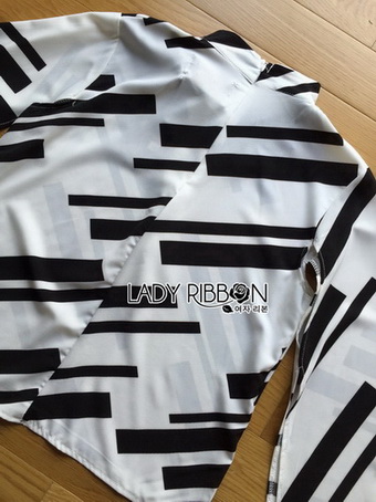 Lady Carlie Graphic Cut-Out Flared-Sleeve Top