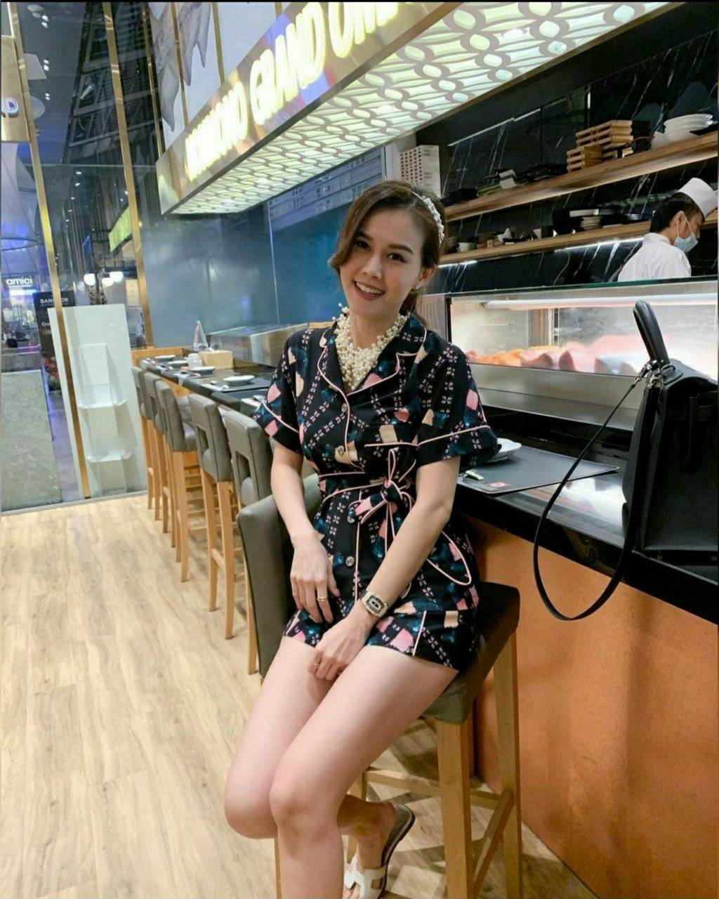 เสื้อกระดุมเพชรหน้าสวยมาก