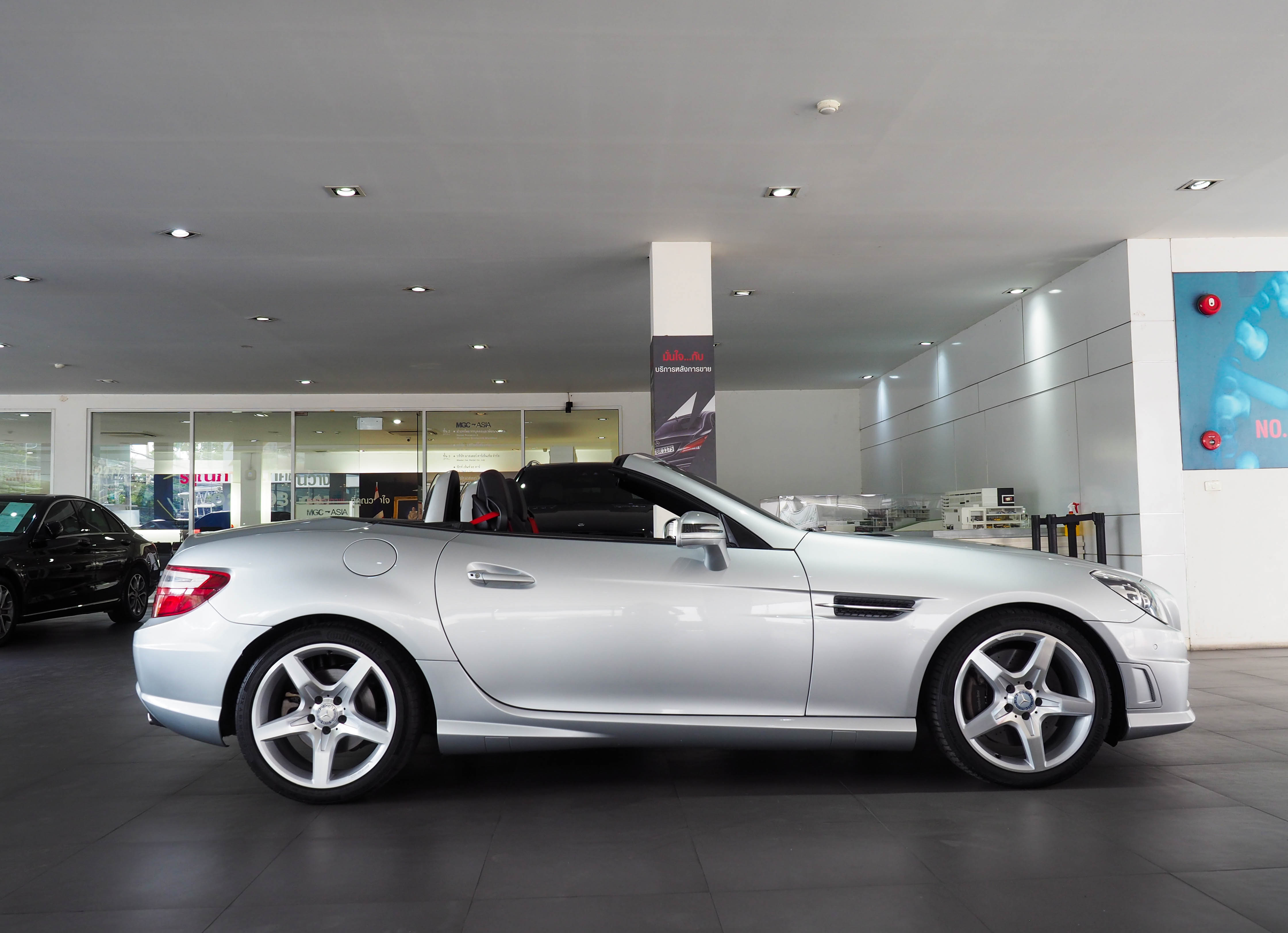 จองแล้ว SLK200 R172