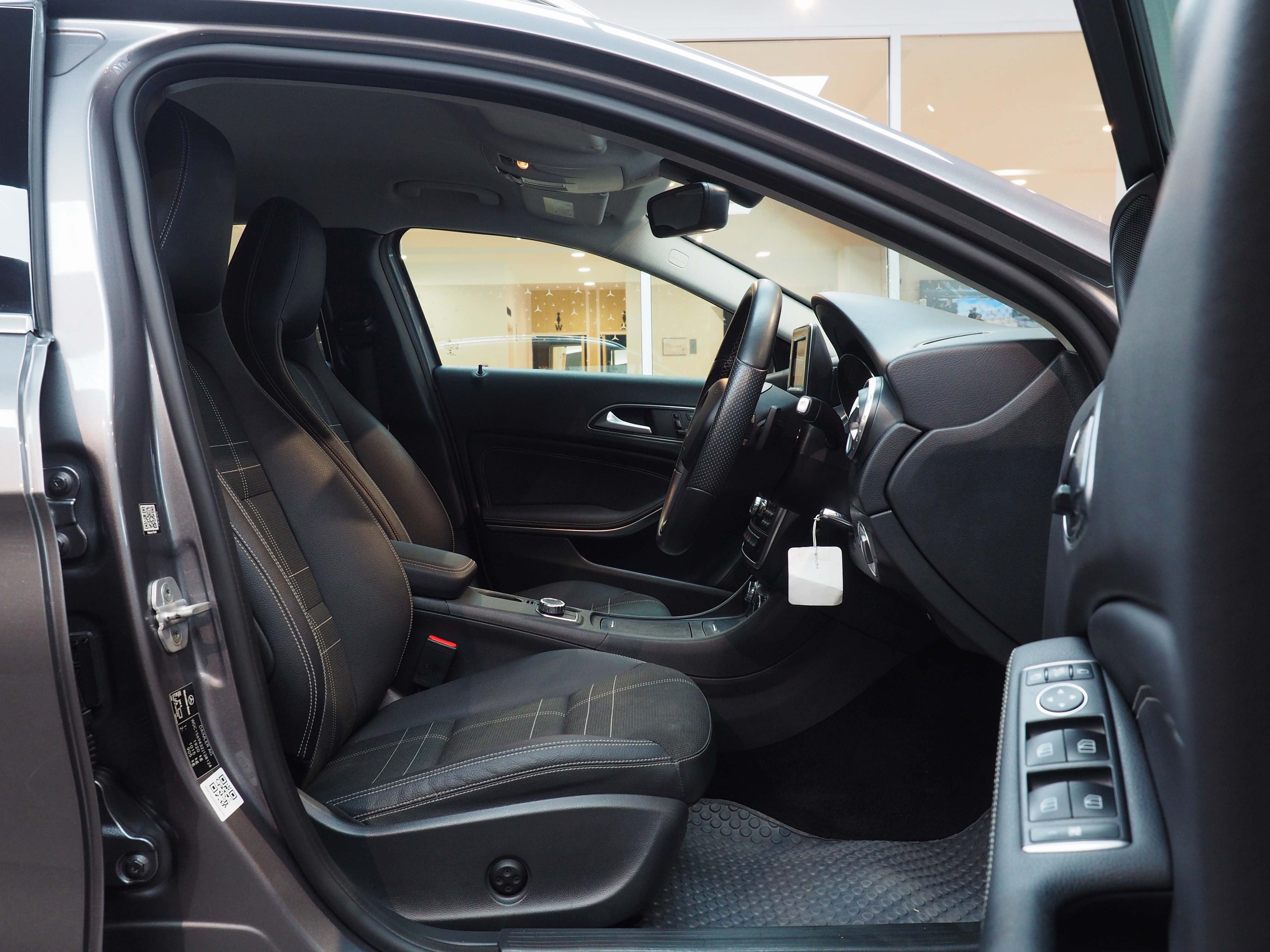 จองแล้ว GLA200 Urban W156