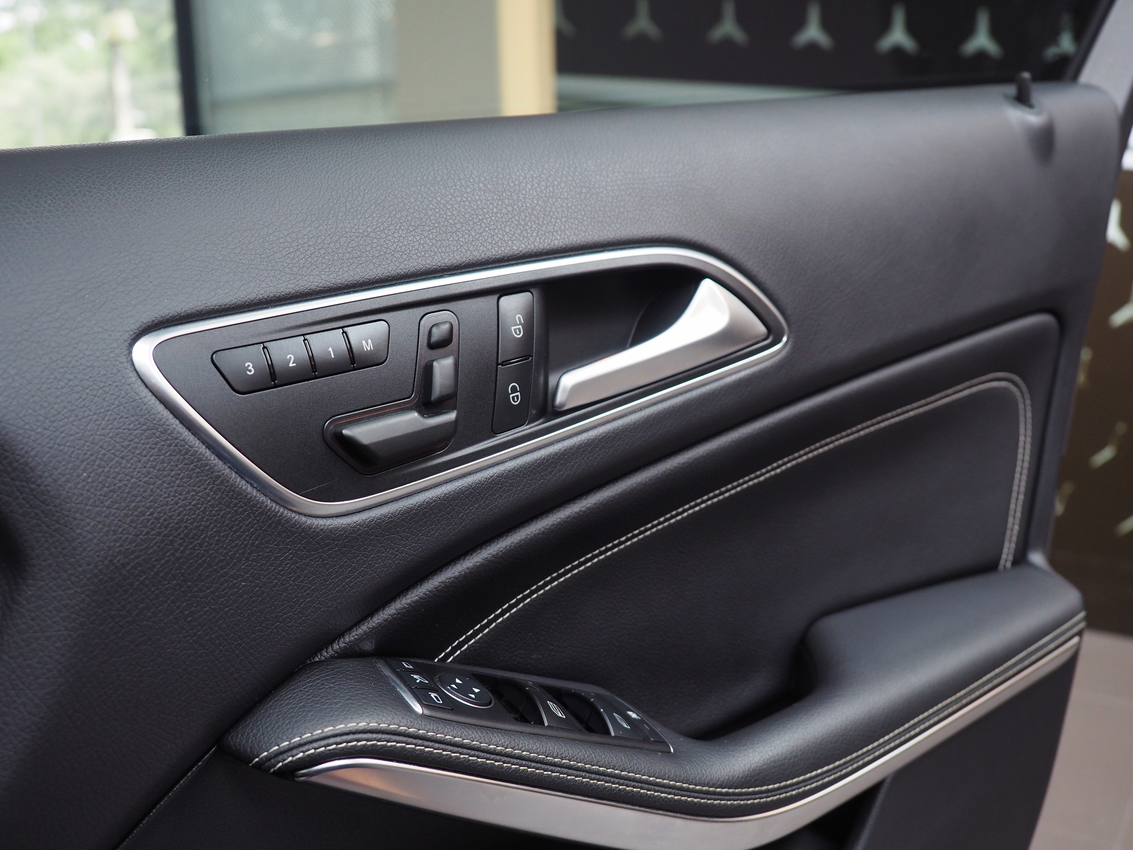 จองแล้ว GLA200 Urban W156