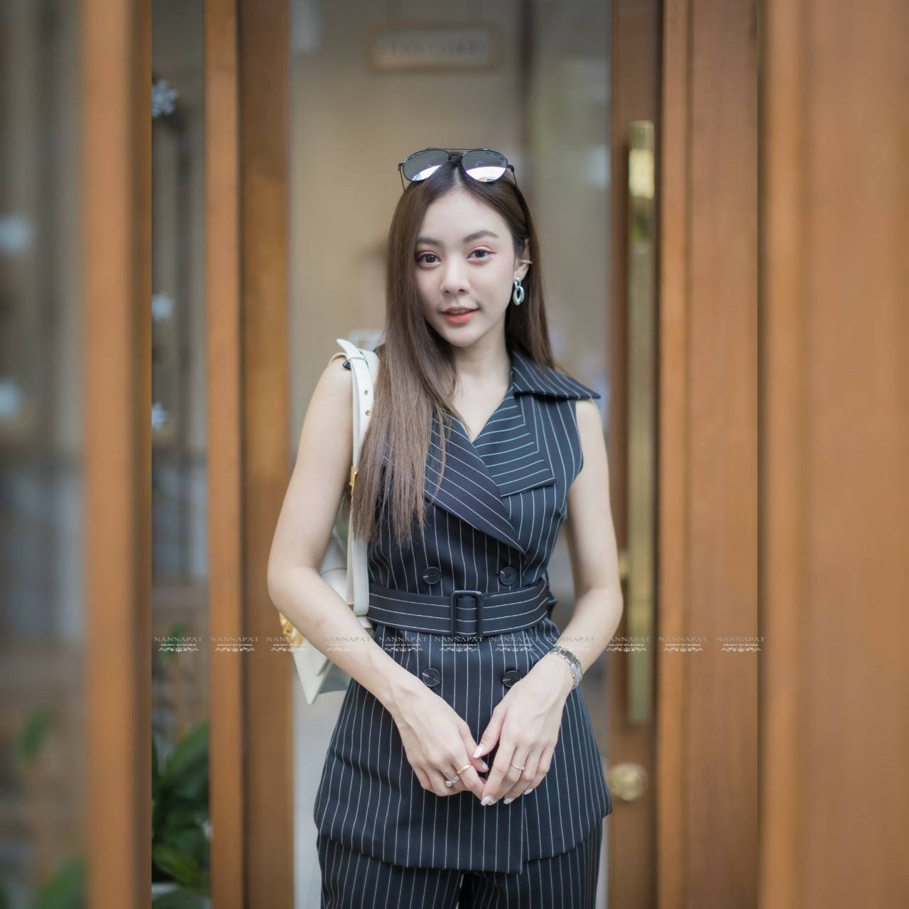 เสื้อคอปกกระดุมหน้ากางเกงขาบาน