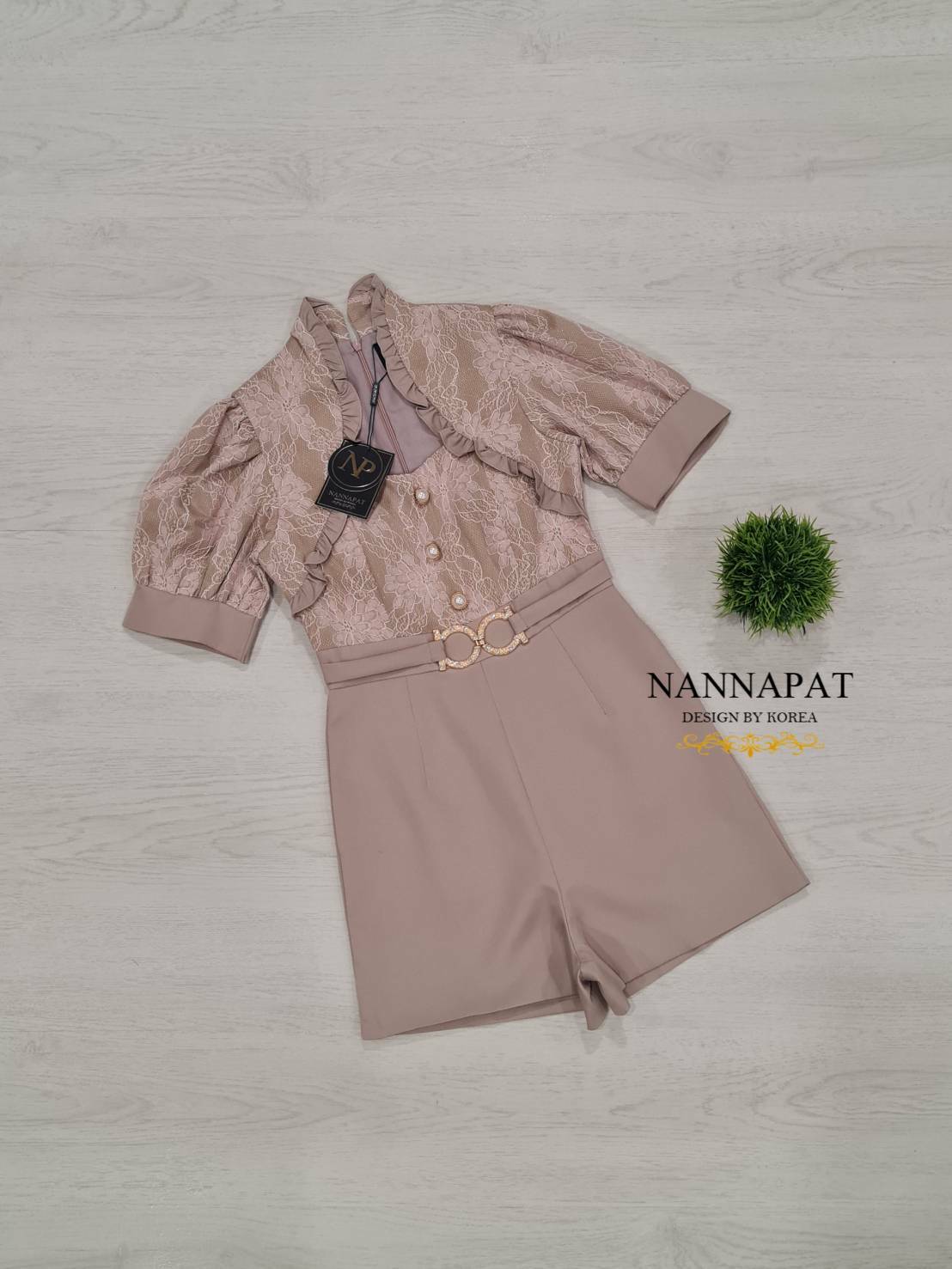 เพลสูทแต่งอะไหล่-กระดุมสวย