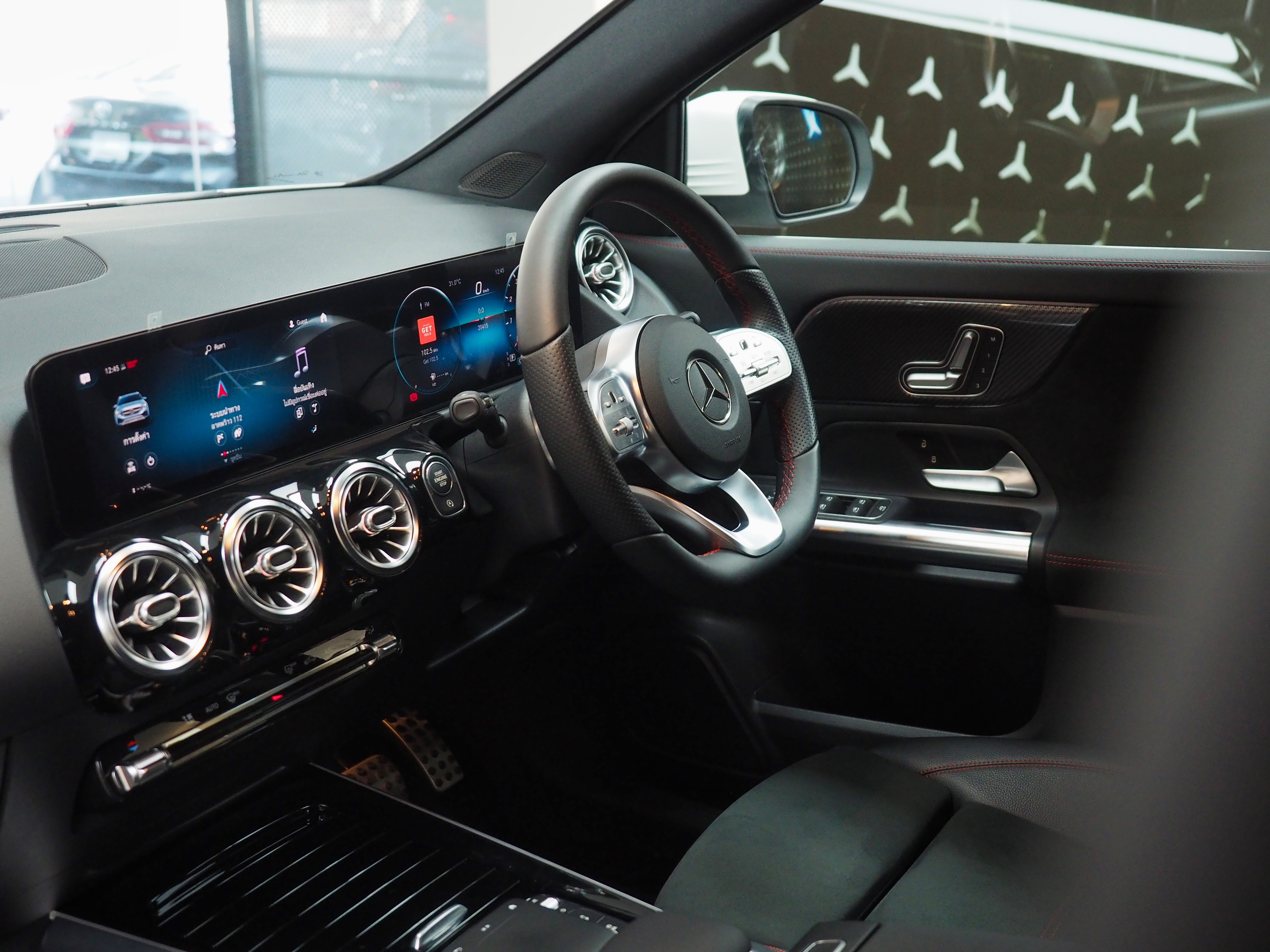 จองแล้ว GLA200 AMG Dynamic W247