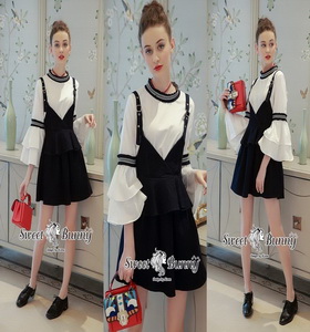 เสื้อผ้าพื้นขาวยีนส์แฟชั่นสีฟ้า