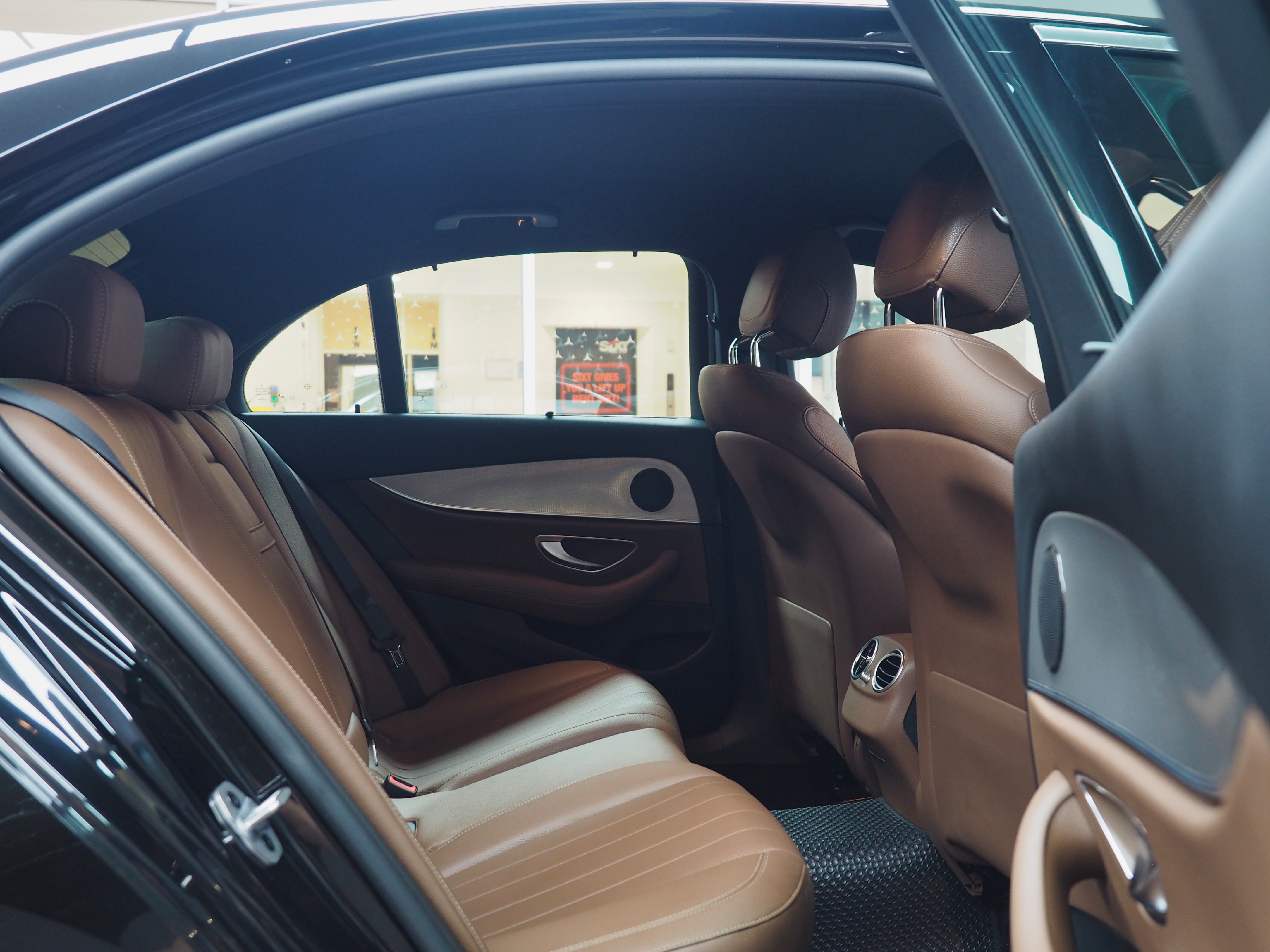 จองแล้ว E350e Avantgarde Plug In Hybrid W213