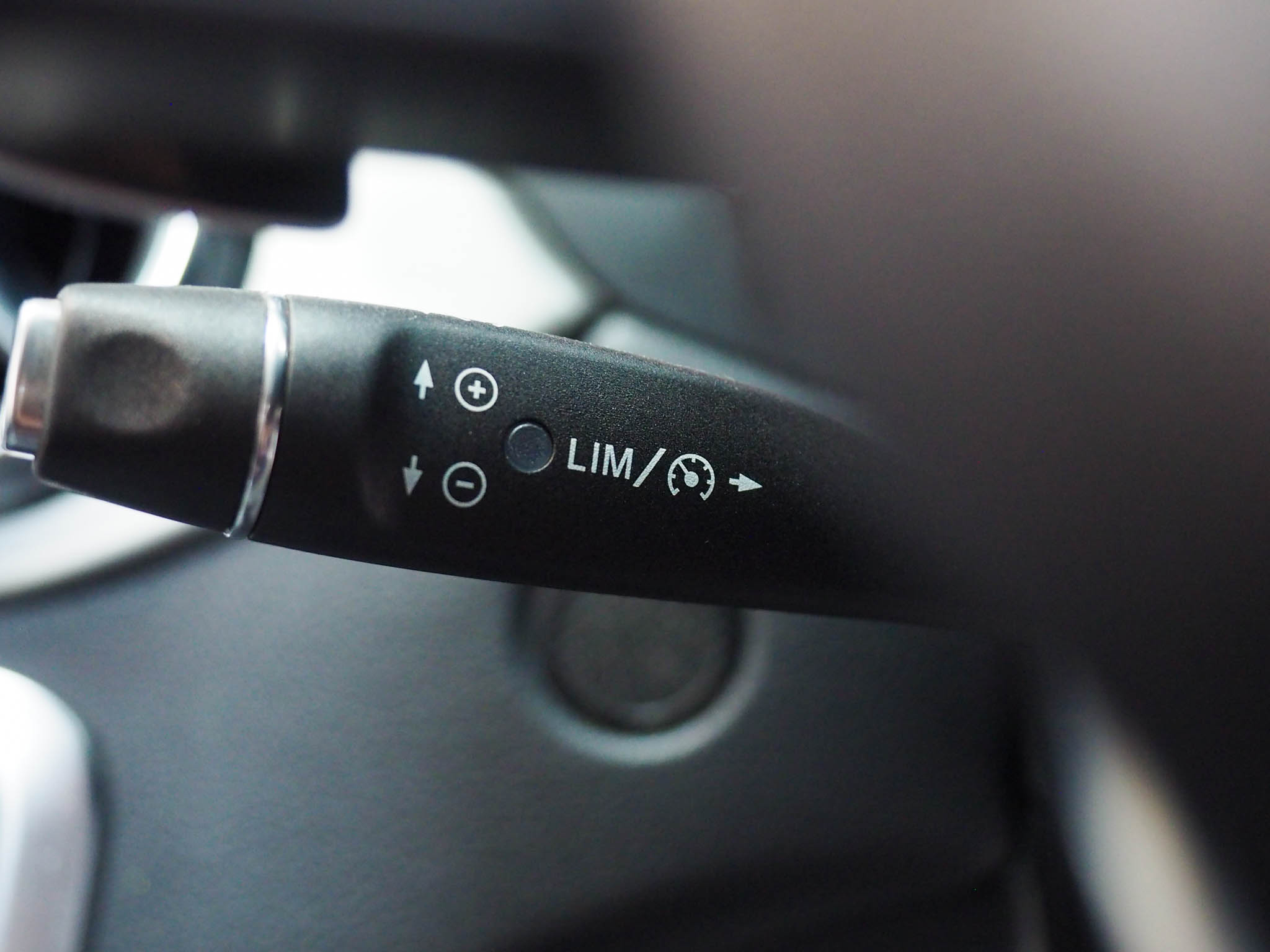 จองแล้ว GLA250 AMG Dynamic W156