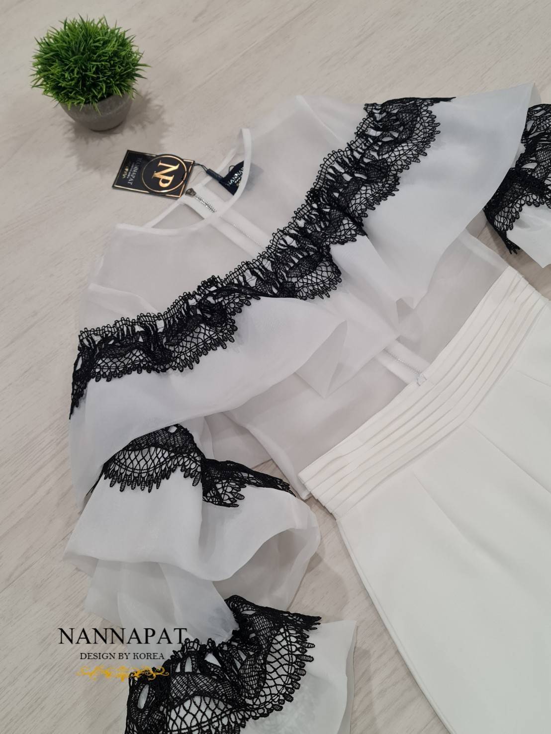 เสื้อซิปหลัง ดีไซน์แขนเป็นปล้องๆ