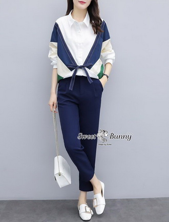 เสื้อยืดคอกลมแขนสั้น ตรงอกเป็นรูปดาวเสาร์ปักเลื่อม