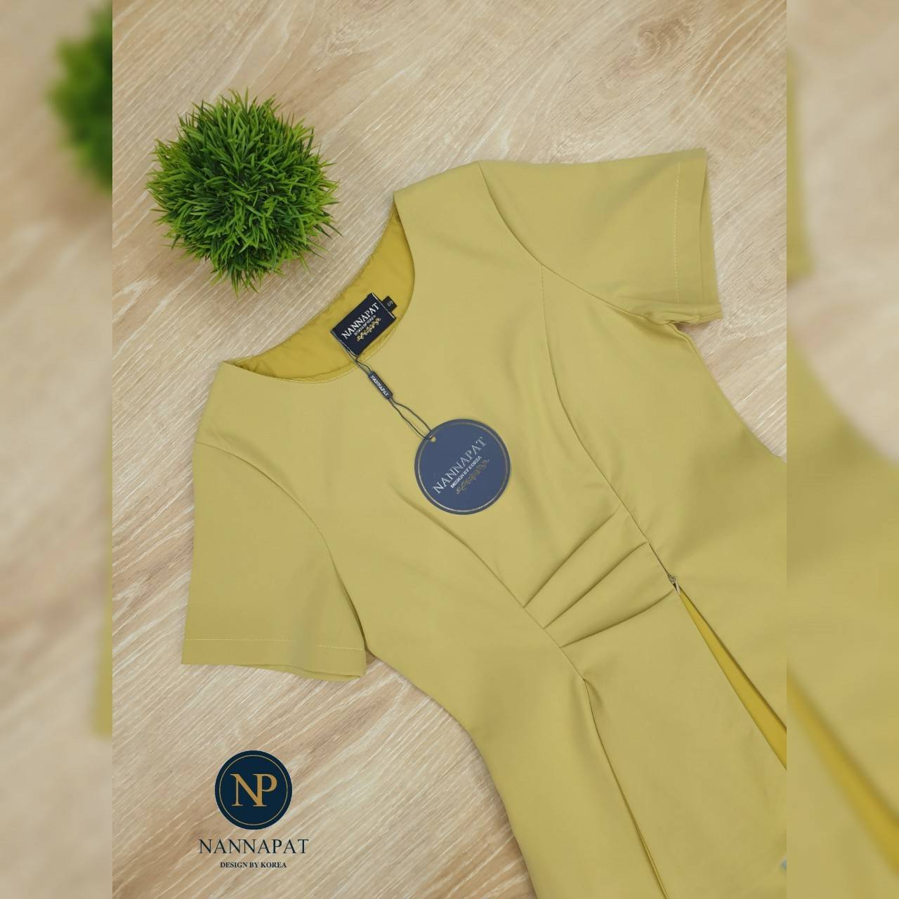 เสื้อเป็นซิปหน้านะคะ แต่งจับจีบตรงเอว