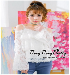 เสื้อสายเดี่ยวปาดไหล่สีขาว