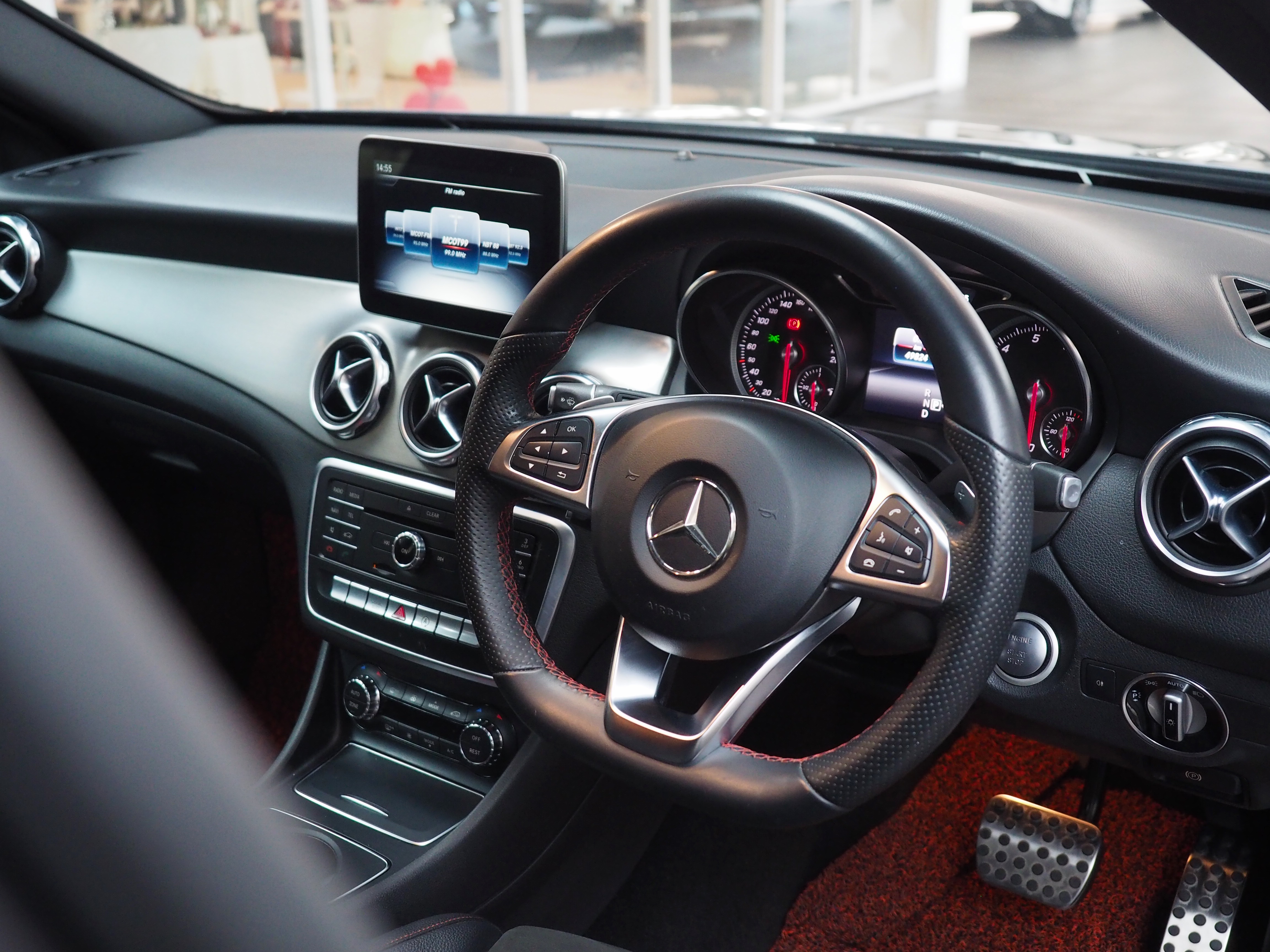 จองแล้ว GLA250 AMG Dynamic W156