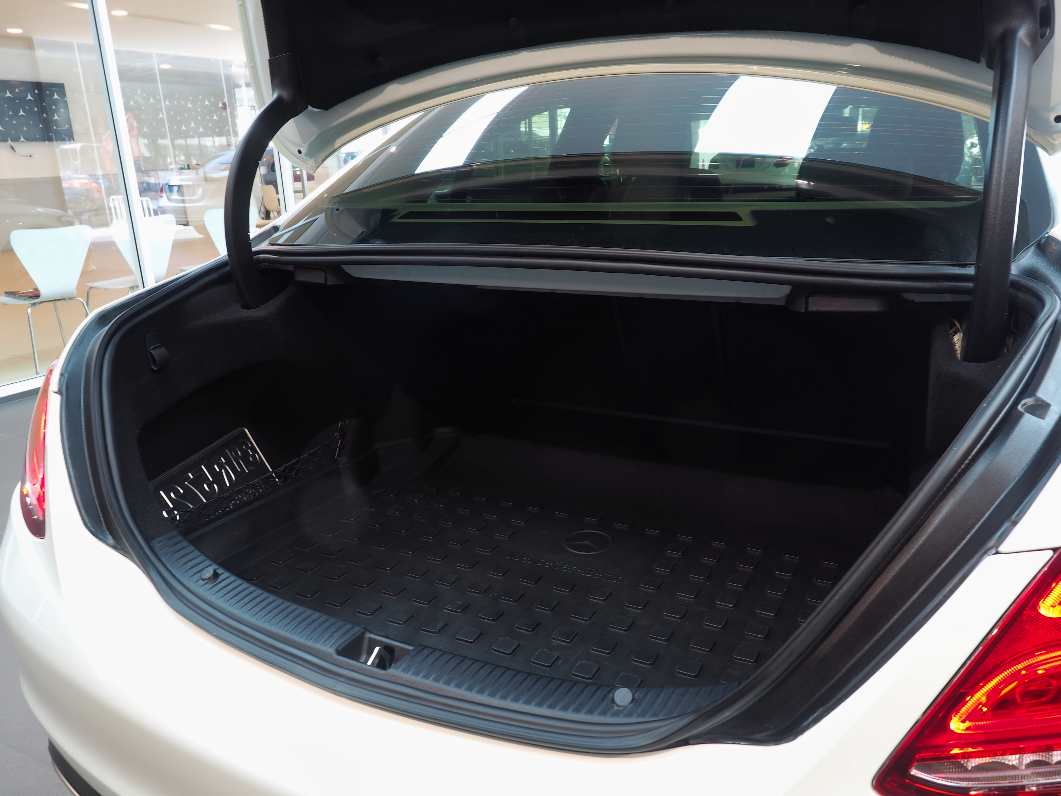 จองแล้ว C200 Avantgarde W205